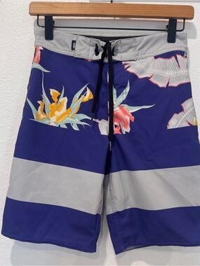 Vans Era “Arachnofloria” Boardshorts with Tropical Floral Print Surf Boys 10 EUC